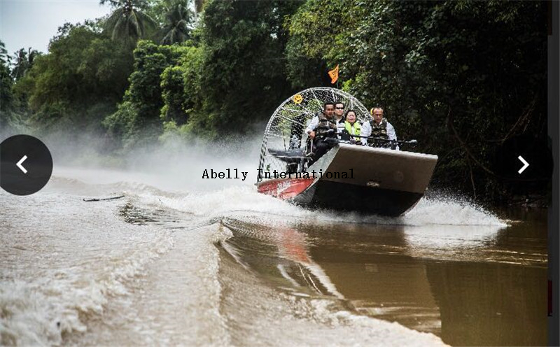 Airboat en aluminium naviguant dans des environnements en eaux peu profondes