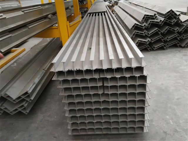 Profils en aluminium pour le chantier naval marin